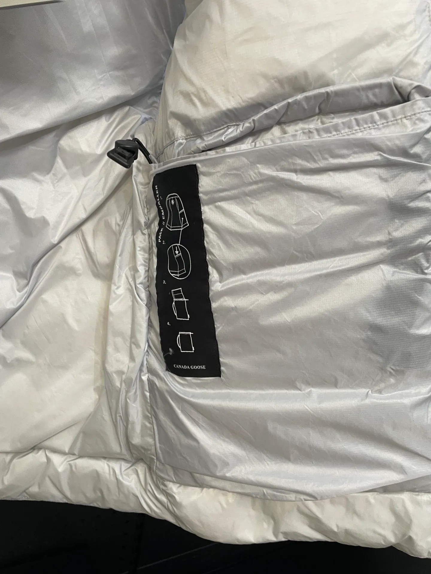 P560 Canadian brand CanadaGoose men's and women's CROFTON lightweight down vest 2229M DWR water-repellent treatment WindWall windproof fabric 700 fleece filling original mold opening details one to one production The upper body effect is stunning Exclusively available on the Xiaohongshu purchasing platform The highest version on the market Size: XS S M L XL XXL